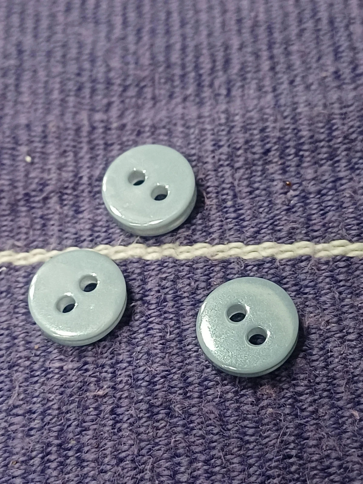 3 pale blue buttons with pearlescent effect  2 holes – photo 3